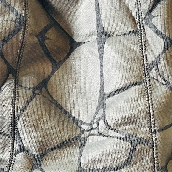 NWOT LeBron James Black Hoodie XL / VIRESCIT VULNERE VIRTUS - Picture 8 of 8